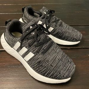 Adidas youth sneaker size 4